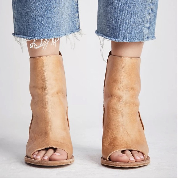 Free People Phoenix Heel Boot Bootie Open Toe Brown
Leather Neutral Size EUR 38 - Picture 3 of 14